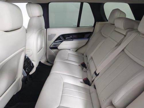 2025 Land Rover Range Rover P400 SE