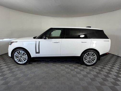 Ostuni Pearl White Premium Metallic 2026 Land Rover Range Rover P400 SE 7 Seat