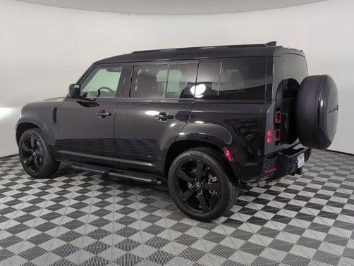 2025 Land Rover Defender 110 P400 X-Dynamic SE