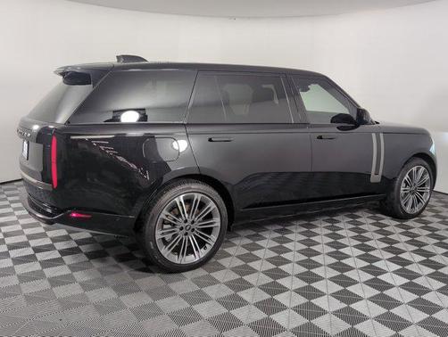 2025 Land Rover Range Rover P530 SE 7 Seat