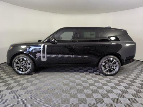 2025 Land Rover Range Rover P530 SE 7 Seat