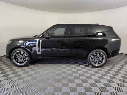 2025 Land Rover Range Rover P530 SE 7 Seat