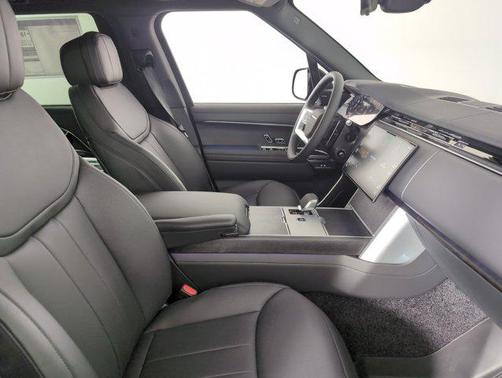 2025 Land Rover Range Rover P530 SE 7 Seat