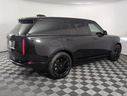 2025 Land Rover Range Rover P530 SE 7 Seat