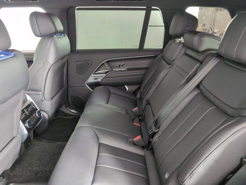 2025 Land Rover Range Rover P530 SE 7 Seat