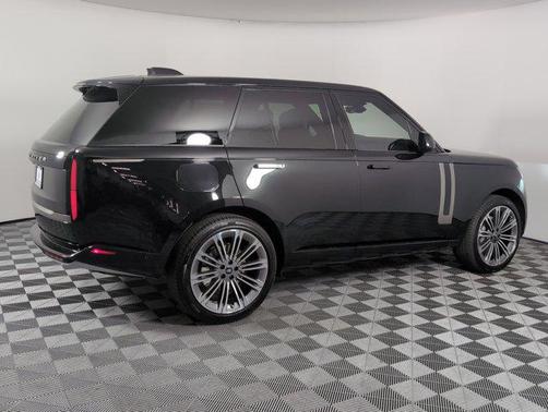 2025 Land Rover Range Rover P400 SE