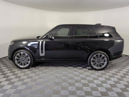 2025 Land Rover Range Rover P400 SE
