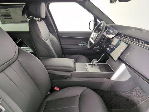 2025 Land Rover Range Rover P530 SE 7 Seat