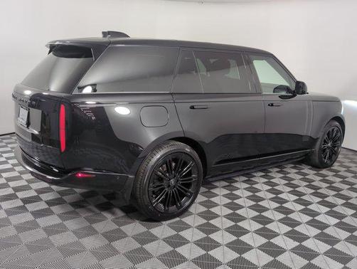 2025 Land Rover Range Rover P530 SE 7 Seat
