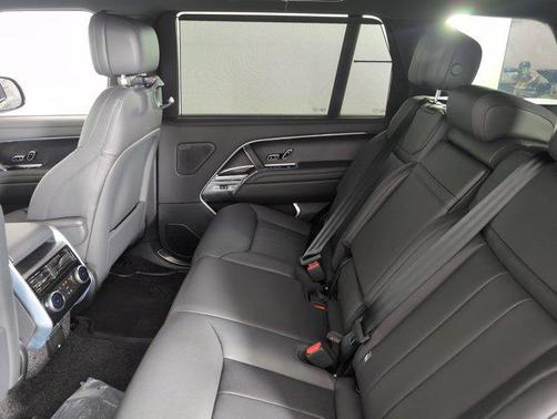 2025 Land Rover Range Rover P530 SE 7 Seat