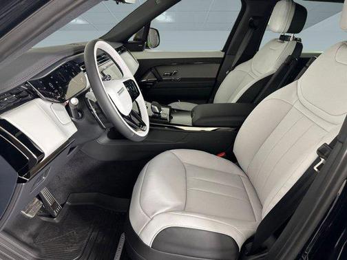 2026 Land Rover Range Rover Sport SE