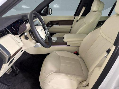 2025 Land Rover Range Rover P530 SE