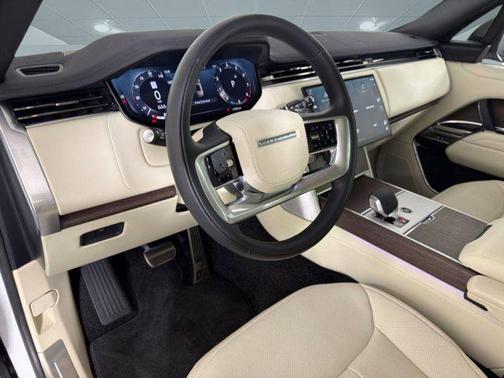 2025 Land Rover Range Rover P530 SE