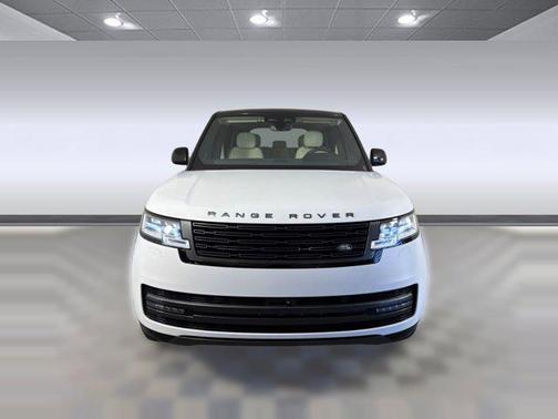 2025 Land Rover Range Rover P530 SE