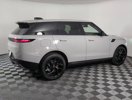 2025 Land Rover Range Rover Sport SE