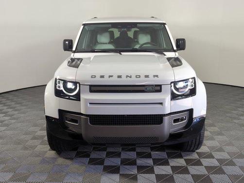 2025 Land Rover Defender 130 P400 X-Dynamic SE