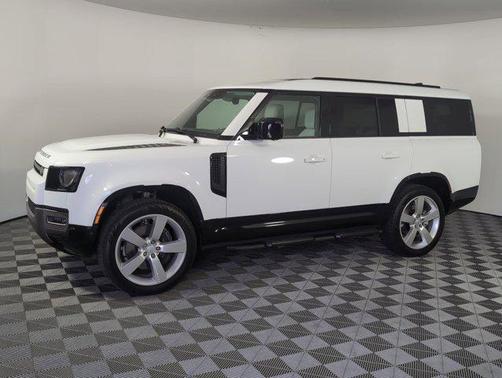 2025 Land Rover Defender 130 P400 X-Dynamic SE