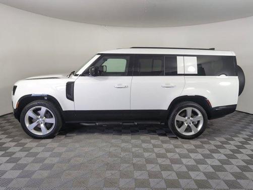 2025 Land Rover Defender 130 P400 X-Dynamic SE