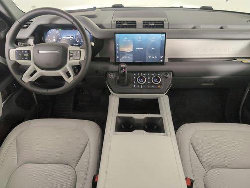 2025 Land Rover Defender 130 P400 X-Dynamic SE