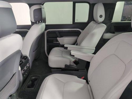 2025 Land Rover Defender 130 P400 X-Dynamic SE
