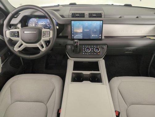 2025 Land Rover Defender 130 P400 X-Dynamic SE