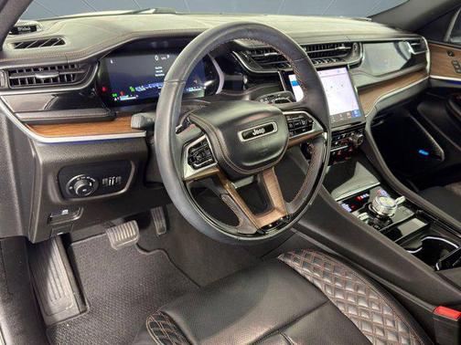 2022 Jeep Grand Cherokee Summit