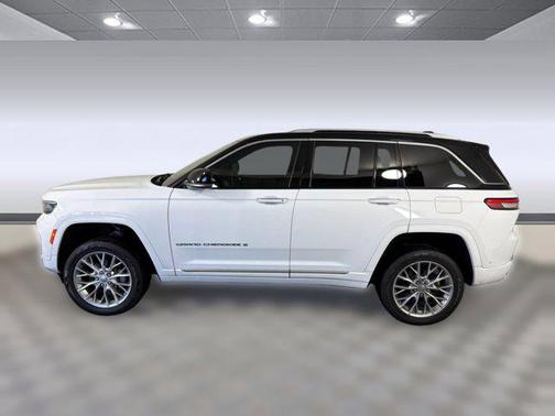 2022 Jeep Grand Cherokee Summit