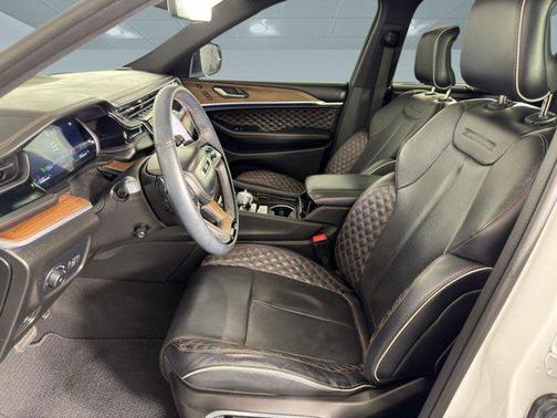 2022 Jeep Grand Cherokee Summit