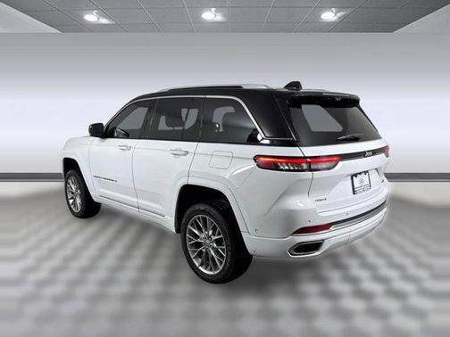 2022 Jeep Grand Cherokee Summit