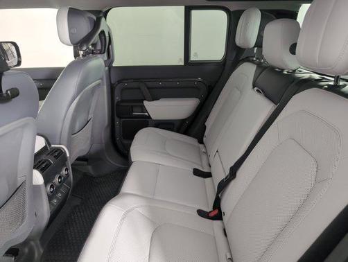 2025 Land Rover Defender 110 P400 X