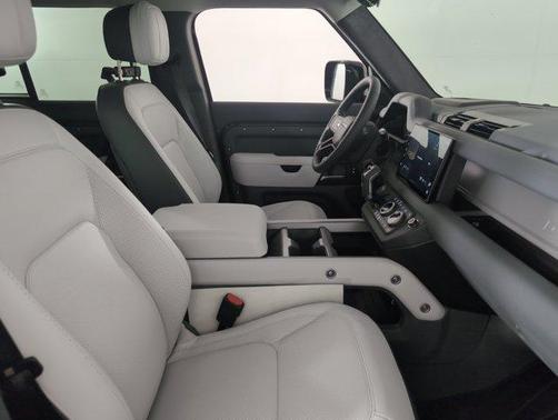 2025 Land Rover Defender 110 P400 X
