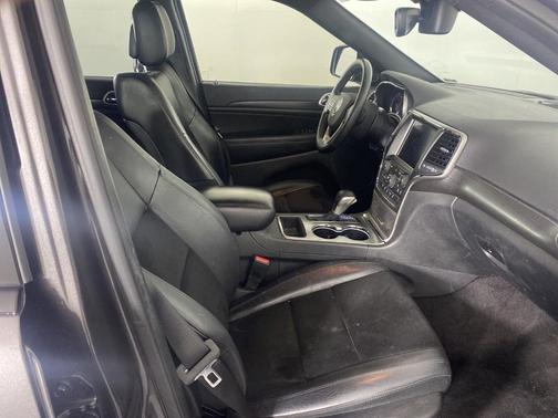 Photo 3 of 27 of 2018 Jeep Grand Cherokee Altitude