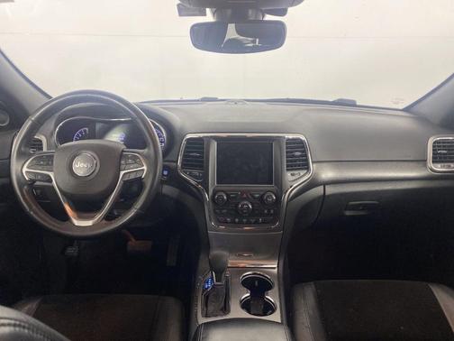 Photo 4 of 27 of 2018 Jeep Grand Cherokee Altitude