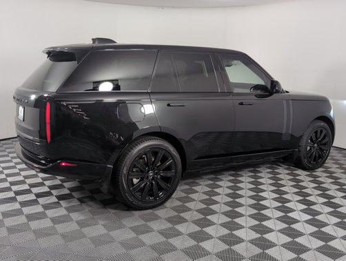 2025 Land Rover Range Rover P550e SE