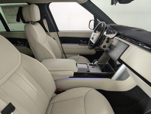 2025 Land Rover Range Rover P550e SE