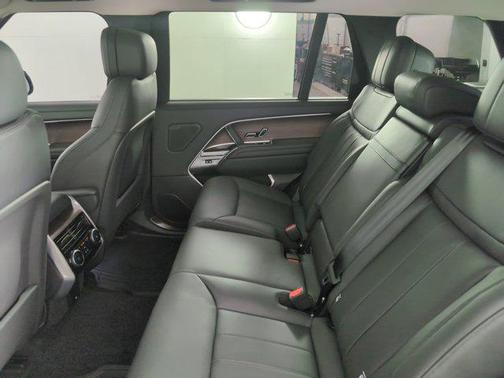 2025 Land Rover Range Rover P400 SE 7 Seat