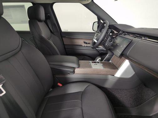 2025 Land Rover Range Rover P400 SE 7 Seat