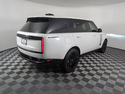 2025 Land Rover Range Rover P400 SE 7 Seat