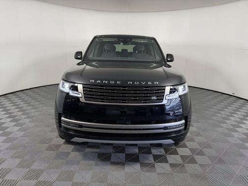 Santorini Black 2026 Land Rover Range Rover P400 SE 7 Seat