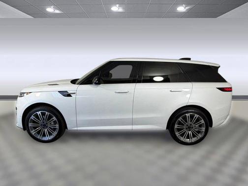 Ostuni Pearl White Premium Metallic 2026 Land Rover Range Rover Sport SE