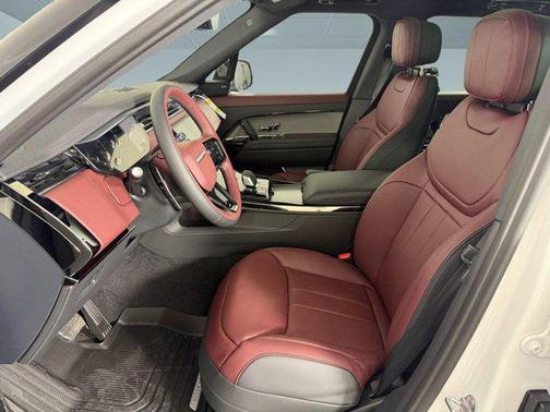 Ostuni Pearl White Premium Metallic 2026 Land Rover Range Rover Sport SE