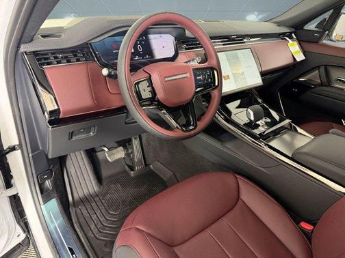 Ostuni Pearl White Premium Metallic 2026 Land Rover Range Rover Sport SE