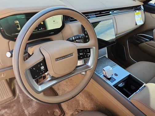 2026 Land Rover Range Rover P615 SV