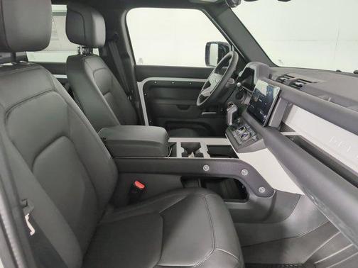 2025 Land Rover Defender 110 P400 S