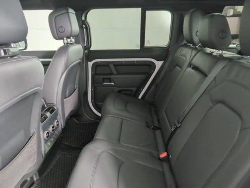 2025 Land Rover Defender 110 P400 S