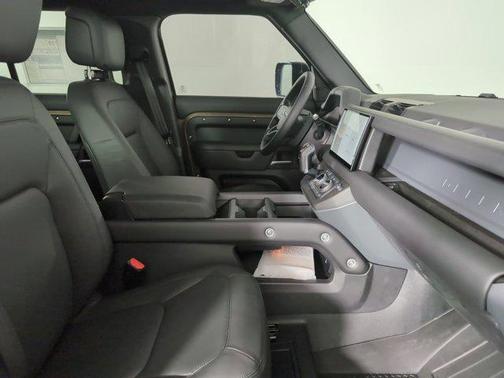 2025 Land Rover Defender 110 P400 X-Dynamic SE