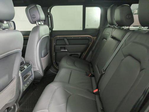 2025 Land Rover Defender 110 P400 X-Dynamic SE