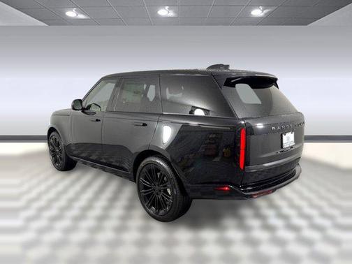 2026 Land Rover Range Rover P530 SE