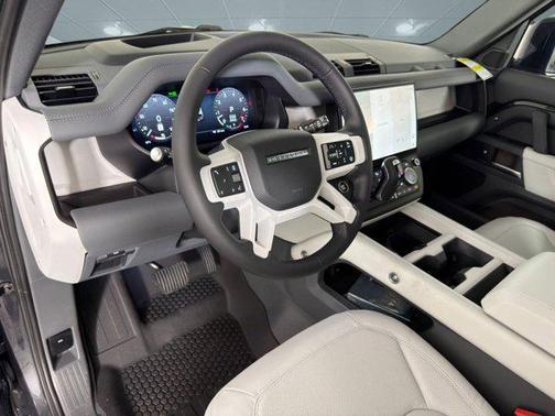 2026 Land Rover Defender P400 X-Dynamic SE