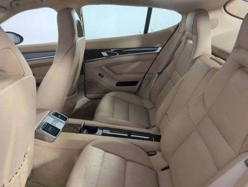 2015 Porsche Panamera 4